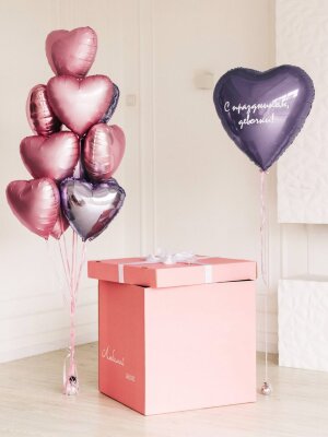 Коробка с воздушными шарами «Яркие сердца»